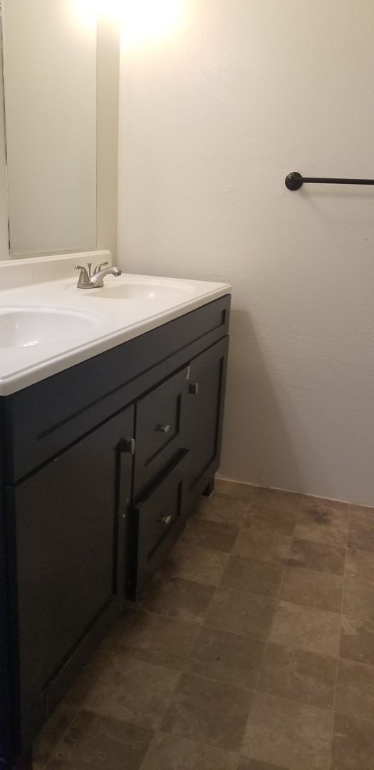 Building Photo - Ming Ave 1.