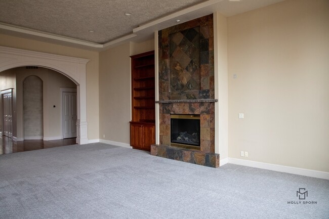 Building Photo - 20375 NE Lakeside Dr