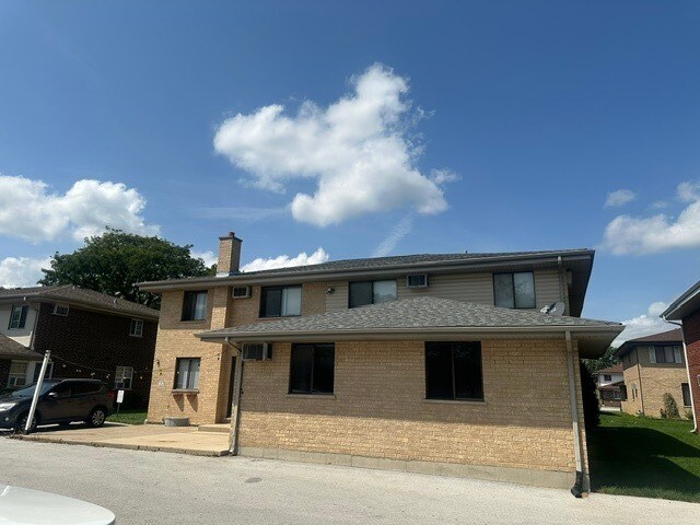 Building Photo - 14833 Kilpatrick Ave