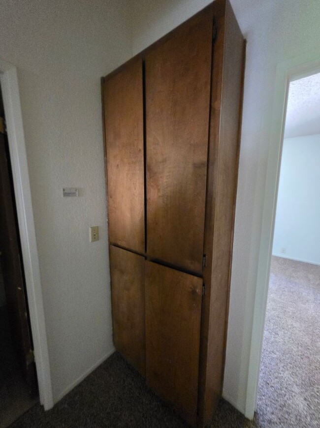 Building Photo - Charming 2-Bedroom Condominium with Scenic...