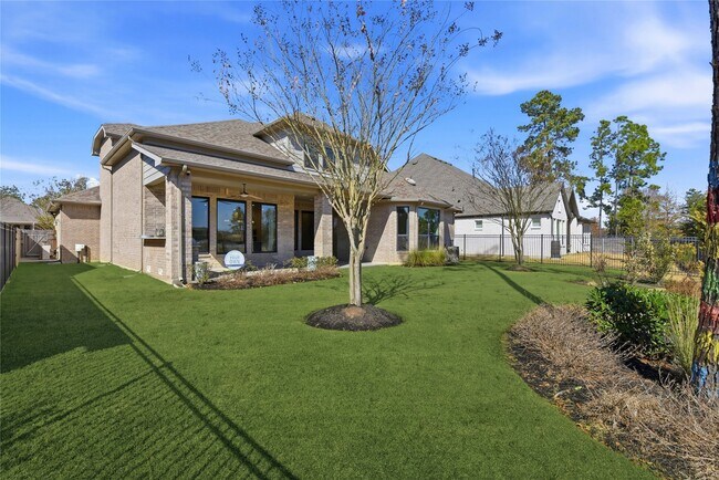 Building Photo - 15314 Viviente Dr