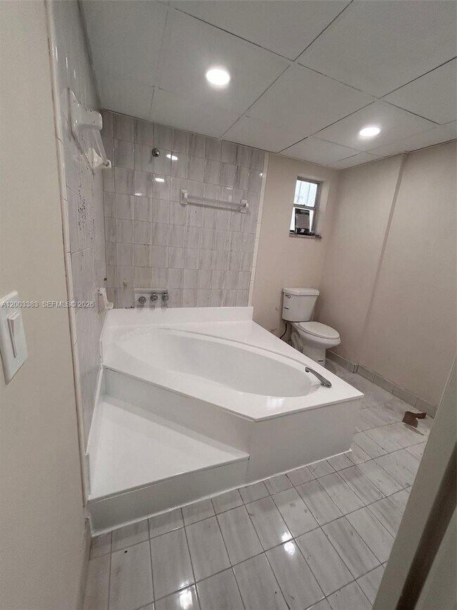 Building Photo - 1950 W 54th St