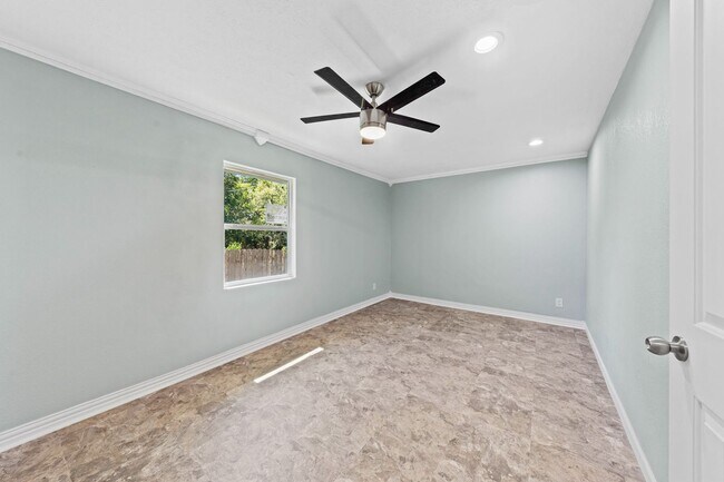 Building Photo - Available NOW!!!! Renovated Kitchen and Ba...