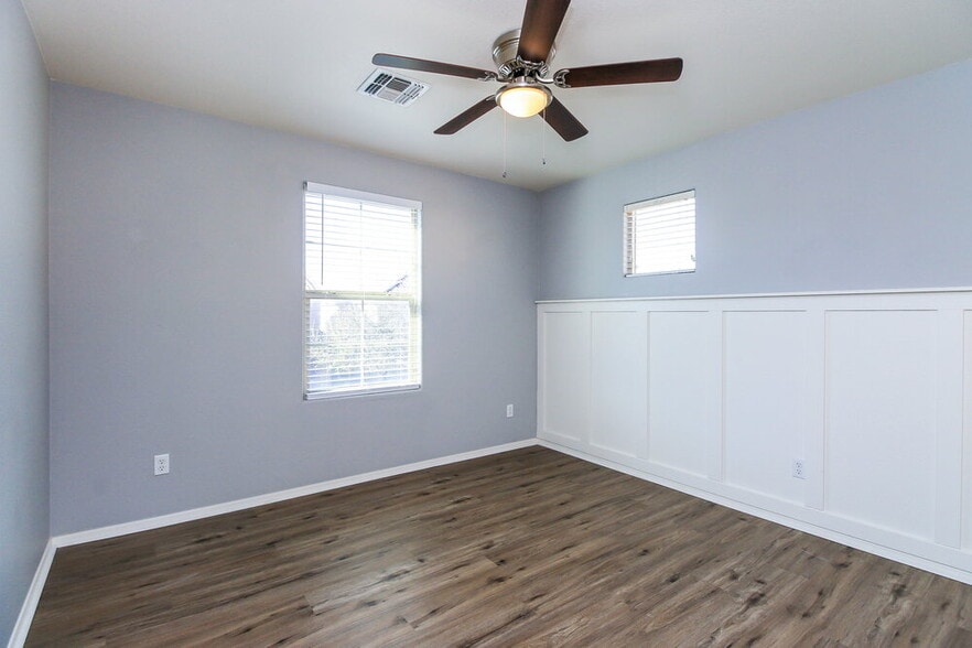 Building Photo - 31317 N Cavalier Dr