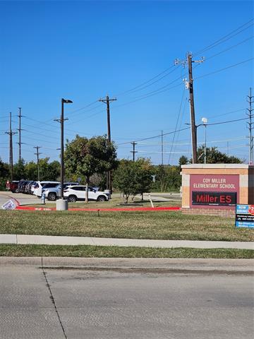 Building Photo - 13713 Blue Bell Dr