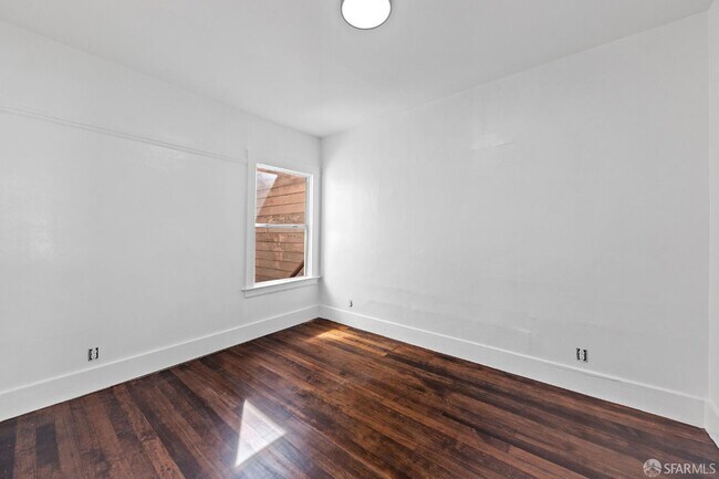 Building Photo - 318 Harriet St
