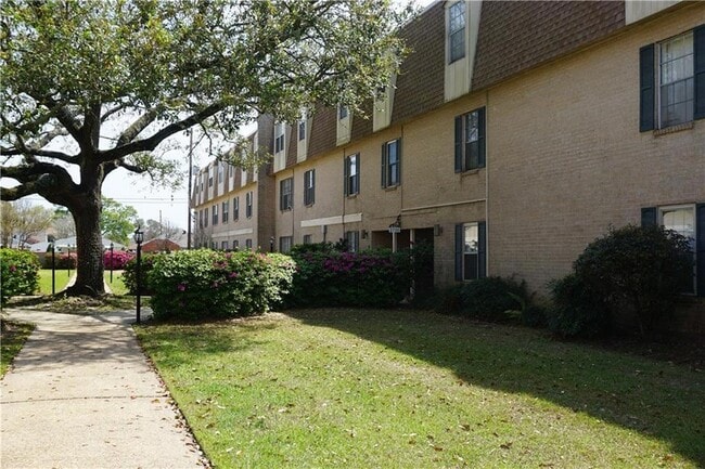 Building Photo - 2720 Whitney Pl