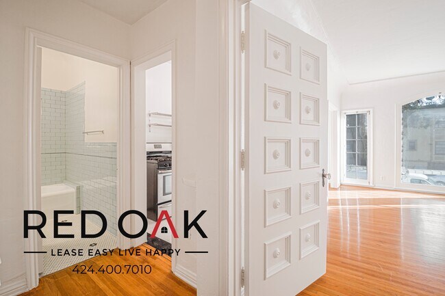 Building Photo - 180 S Sycamore Ave