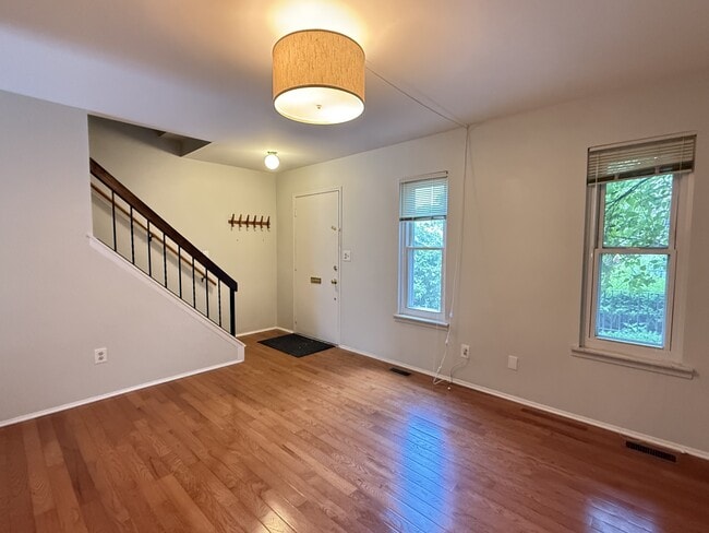 Building Photo - 3208 Bolgos Cir