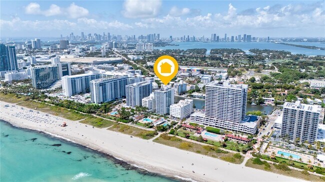 Building Photo - 2457 Collins Ave