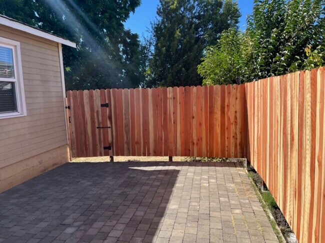 Building Photo - Charming 2 Bedroom 1 Bath Home in Vallejo Ready to Lease!
