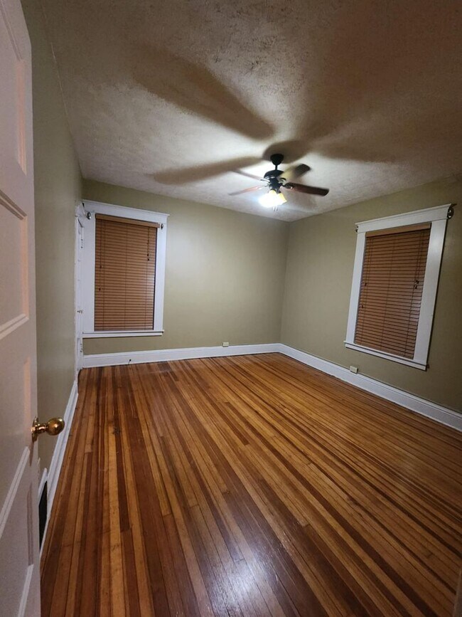 Building Photo - Three Bedroom Villa in Downtown Omaha!