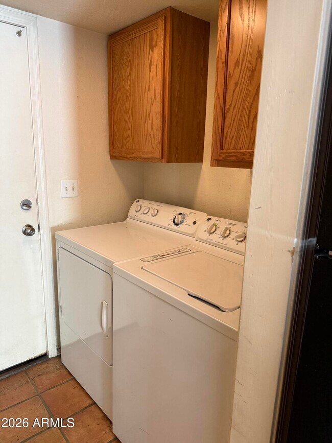 Building Photo - 8844 S 51st St