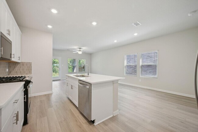 Building Photo - 3412 Brompton Dr