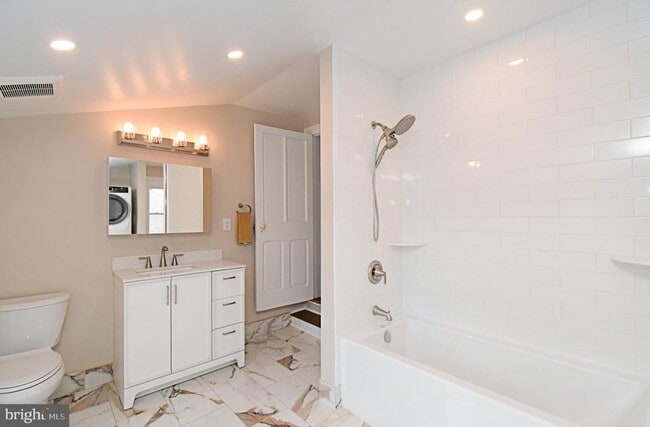 Building Photo - 232 Morgan St