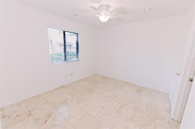 Building Photo - 6646 E Lovers Ln