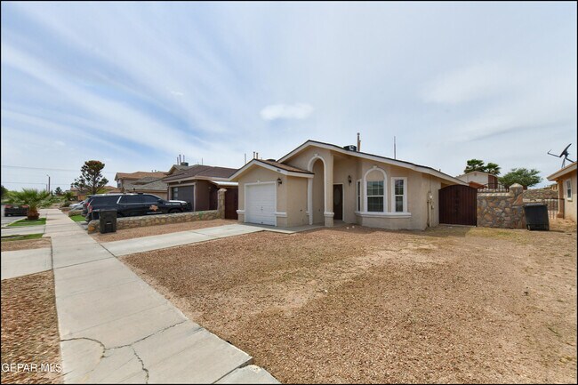 Building Photo - 683 Teichelkamp Dr