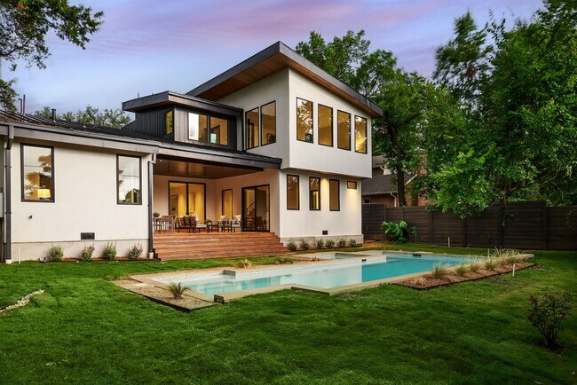 Building Photo - 5023 Lilac Ln