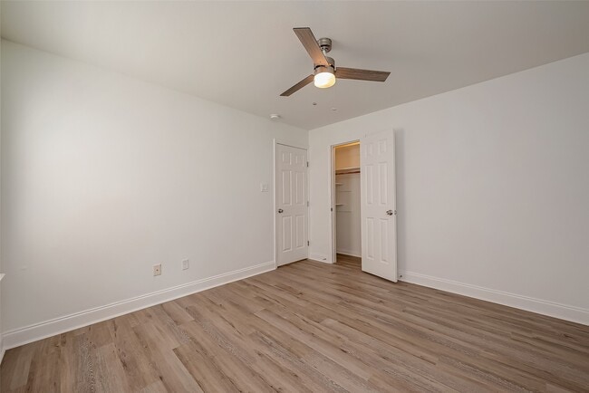 Building Photo - 917 Adele St