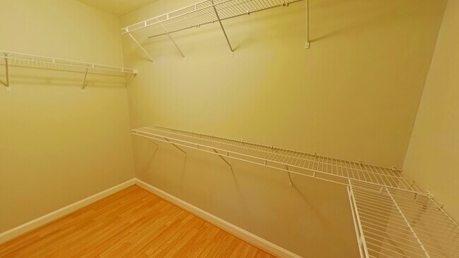 Building Photo - 622 Thorncliff Dr