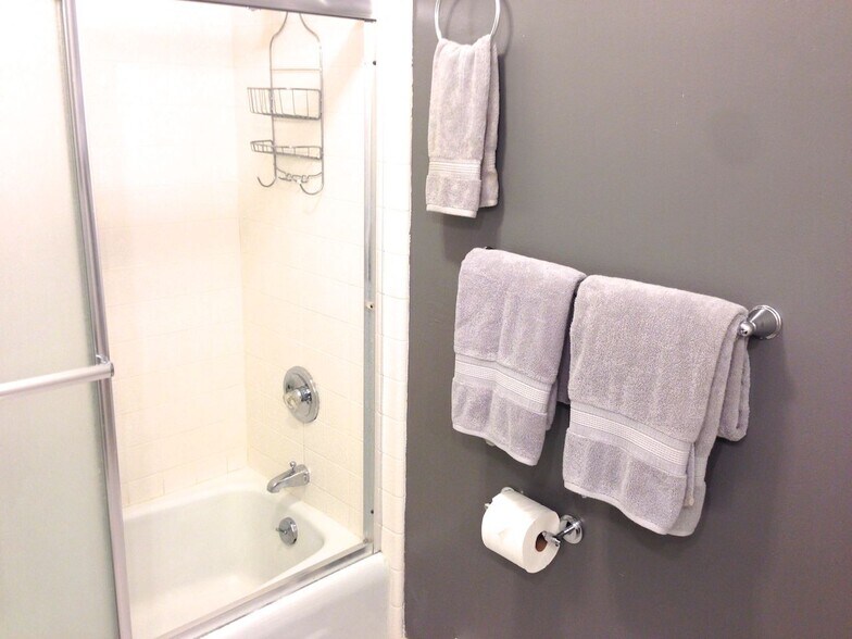 Bathroom with bath tub and shower - 8200 E Jefferson Ave