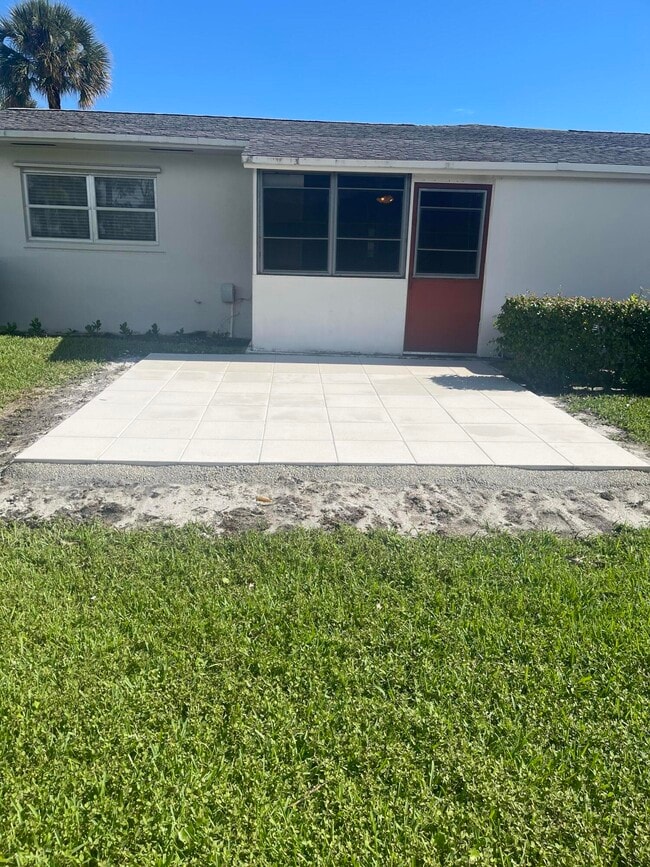 Building Photo - 2731 Emory Dr W