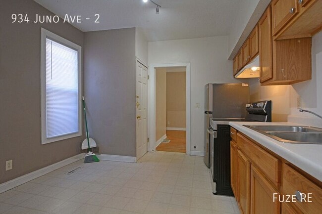 Building Photo - 934 Juno Ave