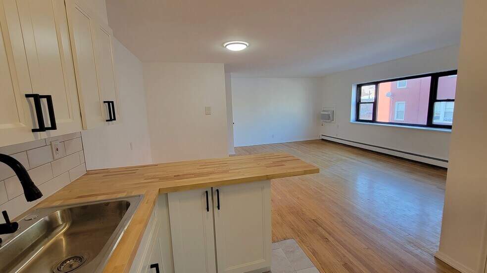 Building Photo - 204 Woodcliff Ave