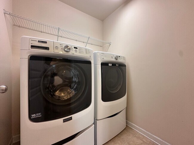 Building Photo - **MOVE IN SPECIAL!**Beautiful 3BR/2.5BA Home in Charlotte!