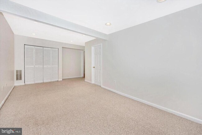 Building Photo - 45515 Lakemont Square