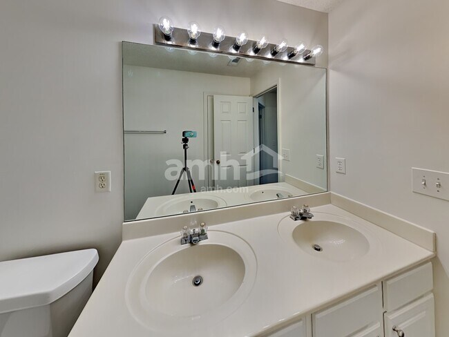 Building Photo - 4505 Glenaire Dr NW