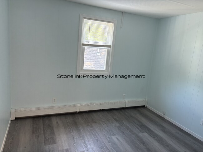 Building Photo - 480 Bullocks Point Ave