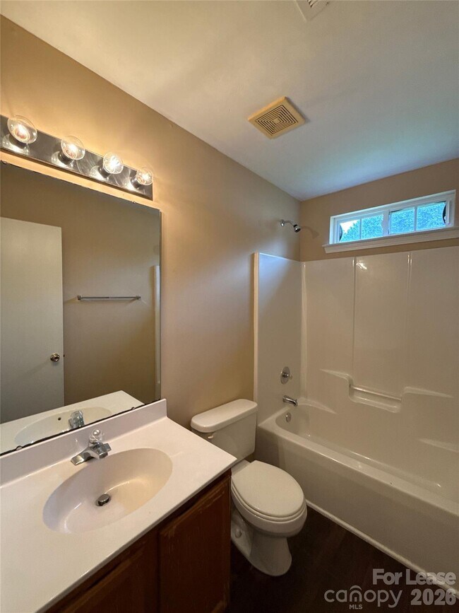 Building Photo - 7037 Breeders Cup Cir