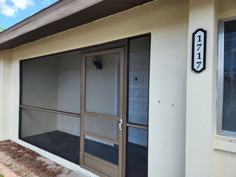 Building Photo - REMODELED 2 bedroom 2 bathroom in NE Cape Coral