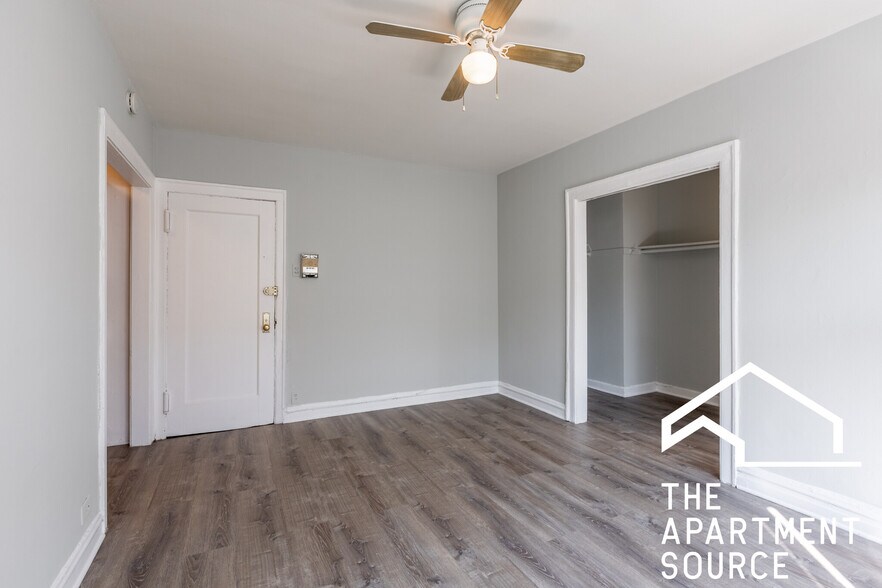 Building Photo - 717 W Belmont Ave