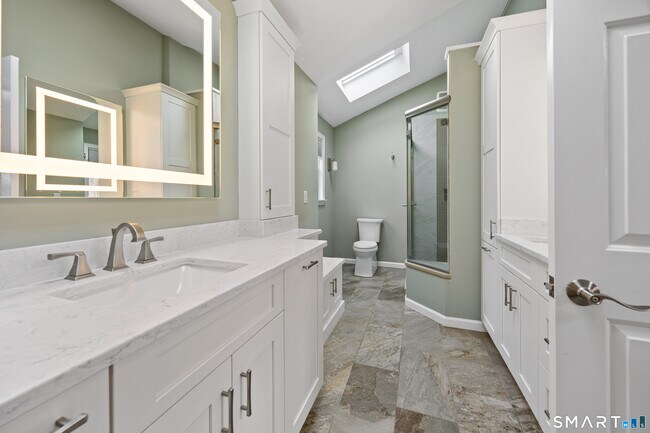 Building Photo - 34 Hi-Ann Ct