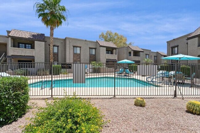 Building Photo - Prime poolside corner 2 bedroom 2 bath con...
