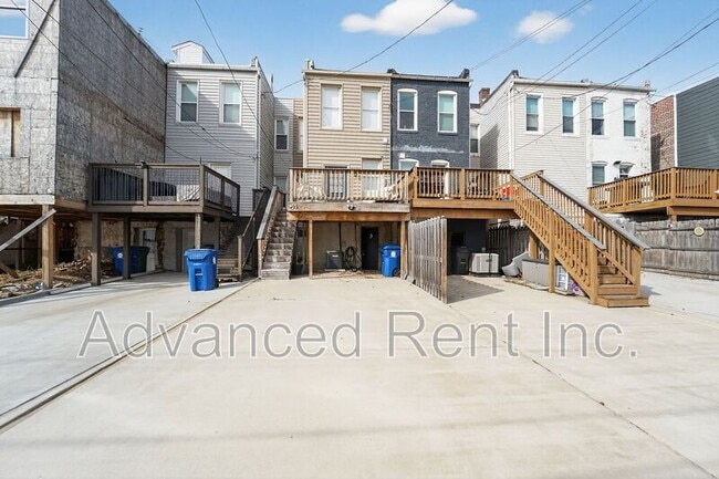 Building Photo - 611 Grundy St