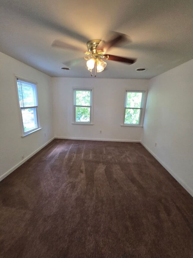 Building Photo - 4 BEDROOM IN CHESTERFIELD COUNTY all viewi...