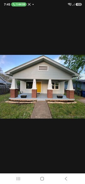 Building Photo - 2427 S Olympia Ave