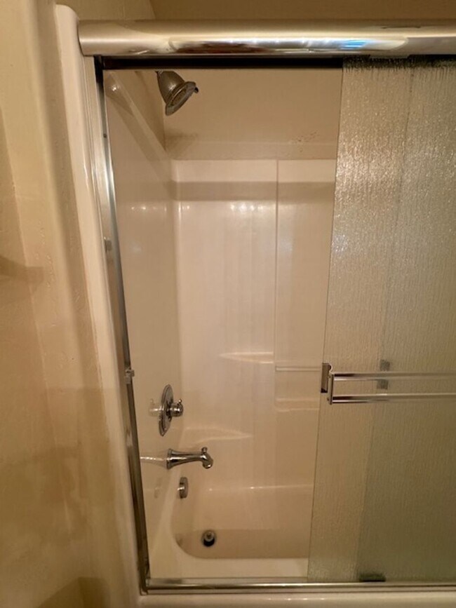 Building Photo - SINGLE LEVEL HOME IN CP/ ON QUIET CULDESAC