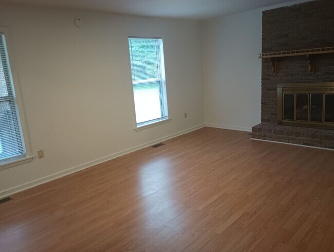 Building Photo - 121 Gould Dr