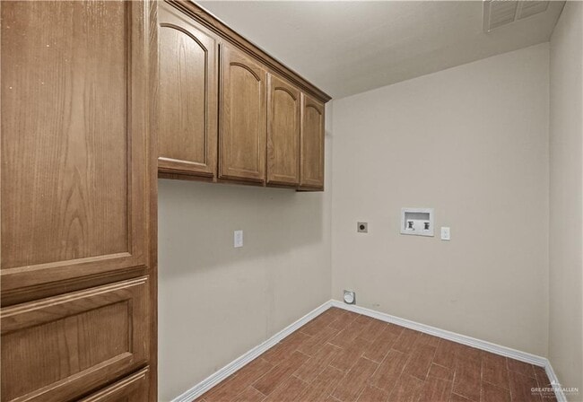 Building Photo - 27 Flamingo Ave