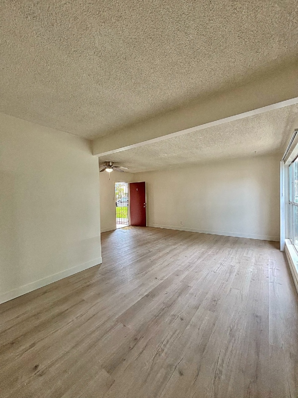 Building Photo - 219 S Lillie Ave