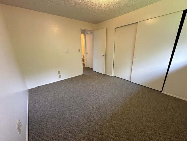 Building Photo - Remodeled & Modern Living in a Vibrant Tac...