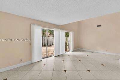 Building Photo - 1395 Cottonwood Cir