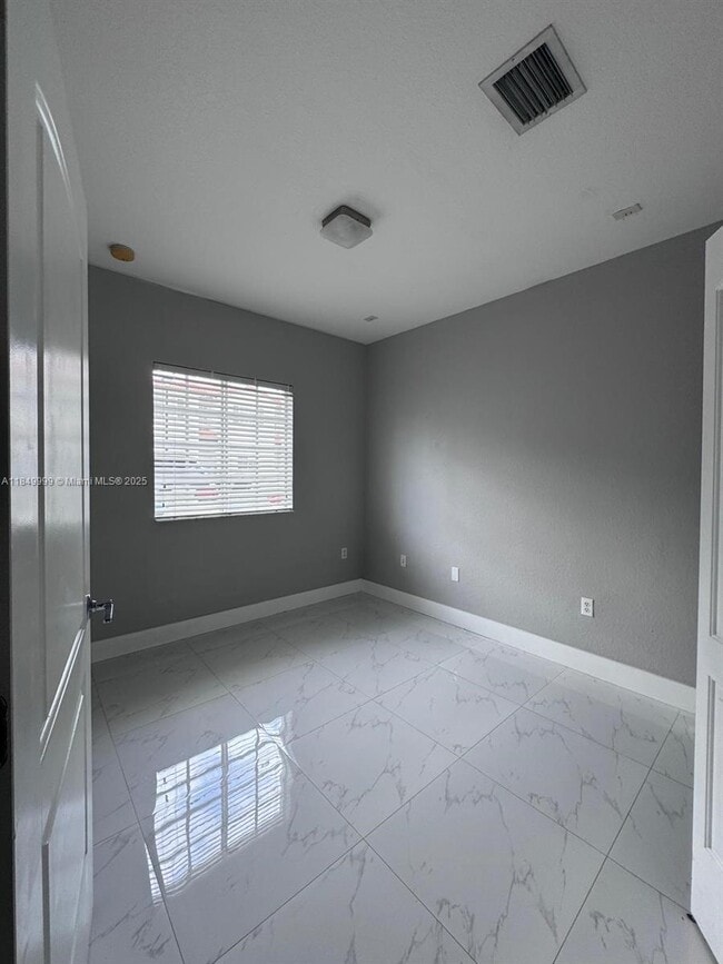 Building Photo - 8420 SW 150th Ave