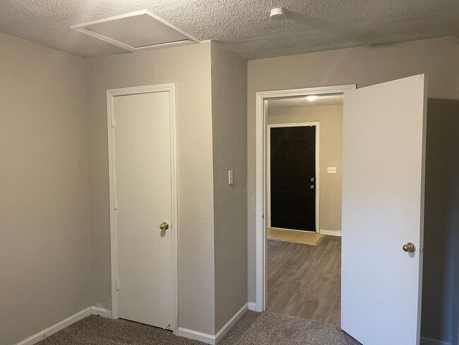 Building Photo - South KC 4Bed/1 Home Available Now!
