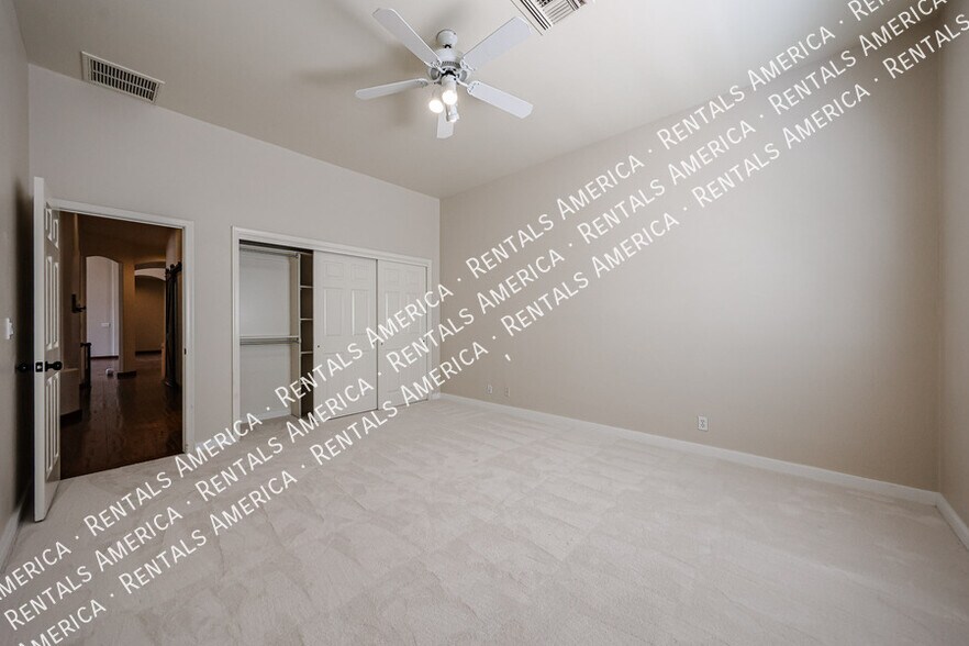 Building Photo - 3525 E Equestrian Trail