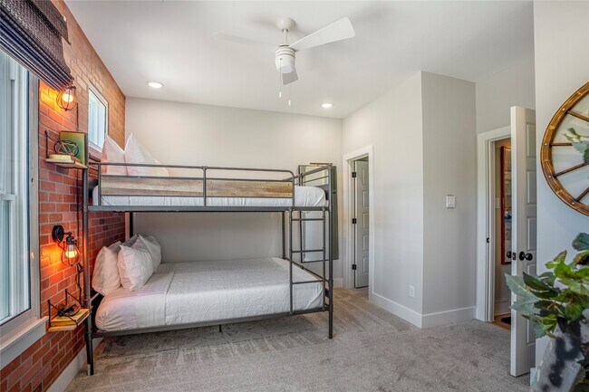 Building Photo - 3802 Buck St